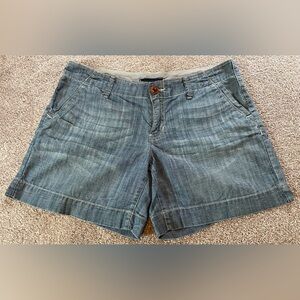 GAP limited edition jean short with brown button accents, size 10, 6.5” inseam